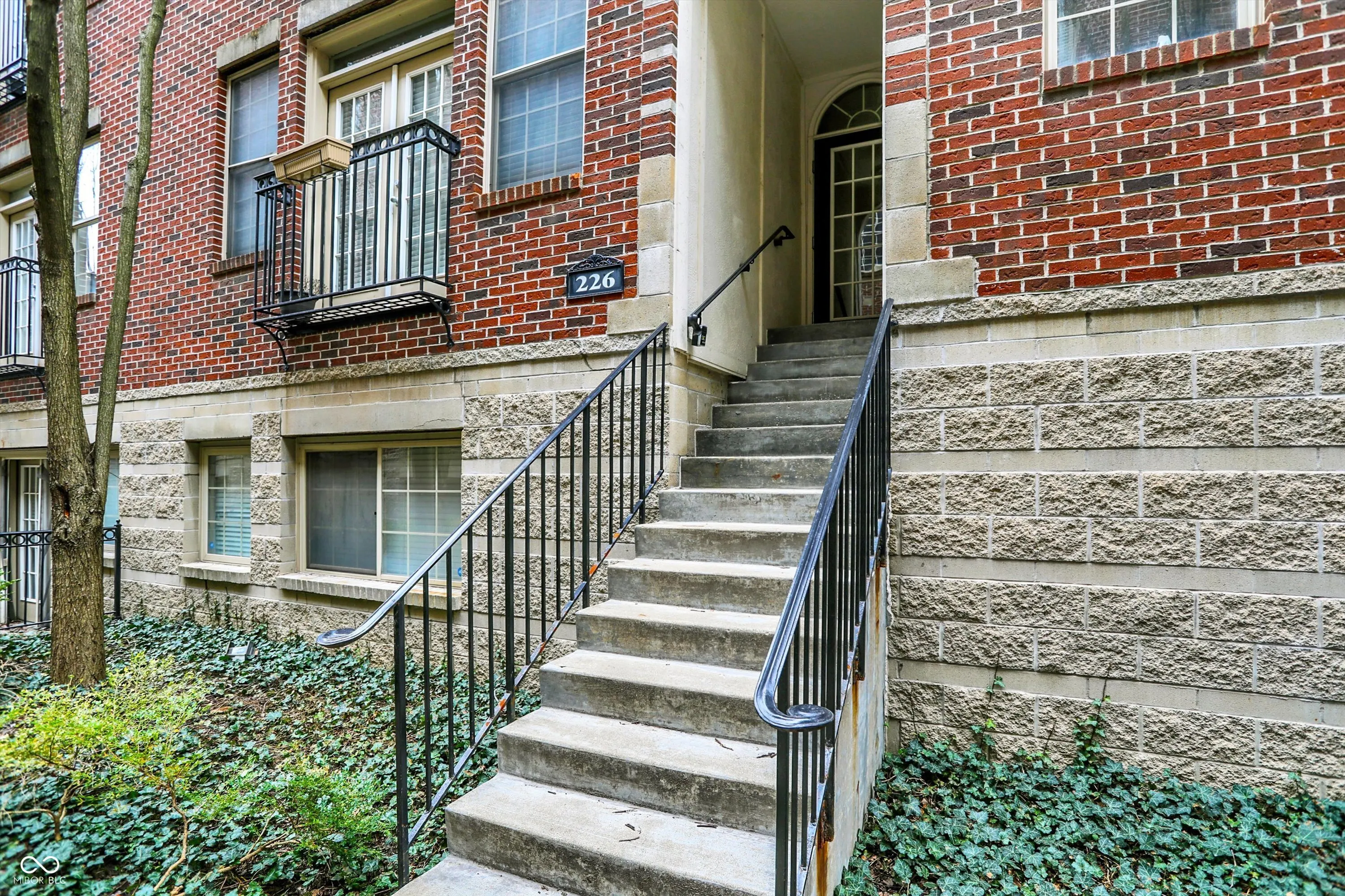 Indianapolis, Indiana 46204, United States, 2 Bedrooms Bedrooms, ,3 BathroomsBathrooms,Residential,Active,92230