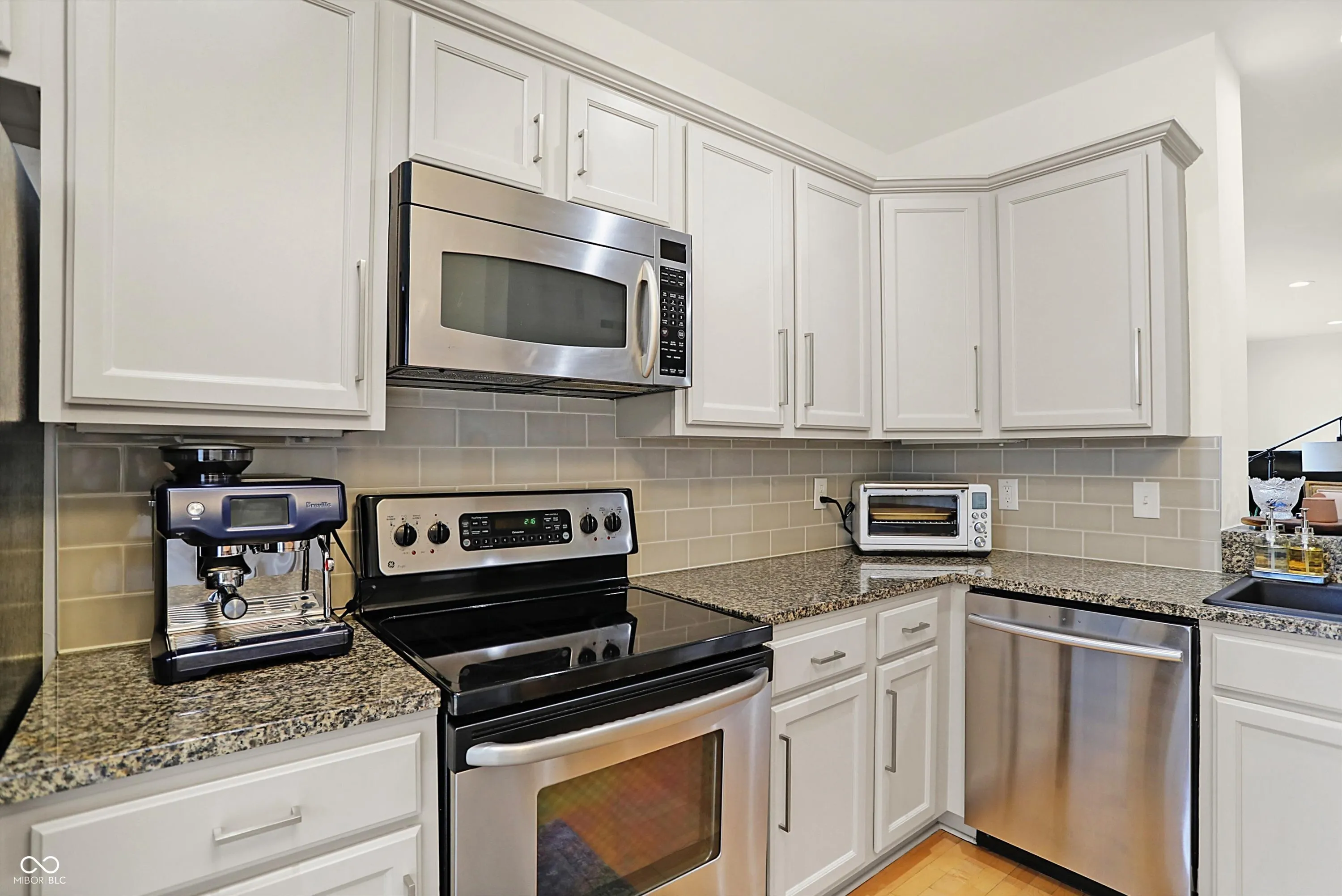 Indianapolis, Indiana 46204, United States, 2 Bedrooms Bedrooms, ,3 BathroomsBathrooms,Residential,Active,92230