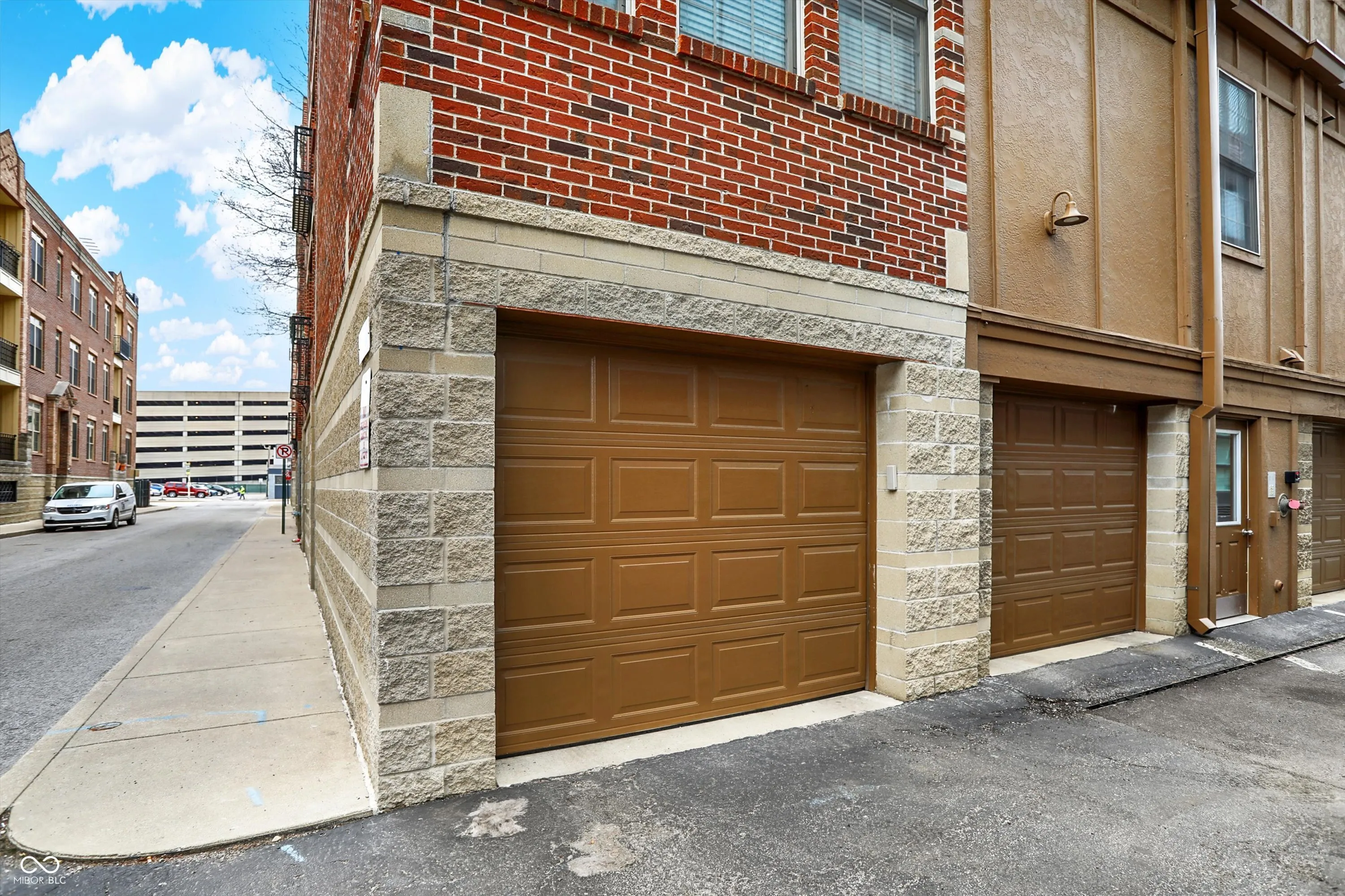 Indianapolis, Indiana 46204, United States, 2 Bedrooms Bedrooms, ,3 BathroomsBathrooms,Residential,Active,92230