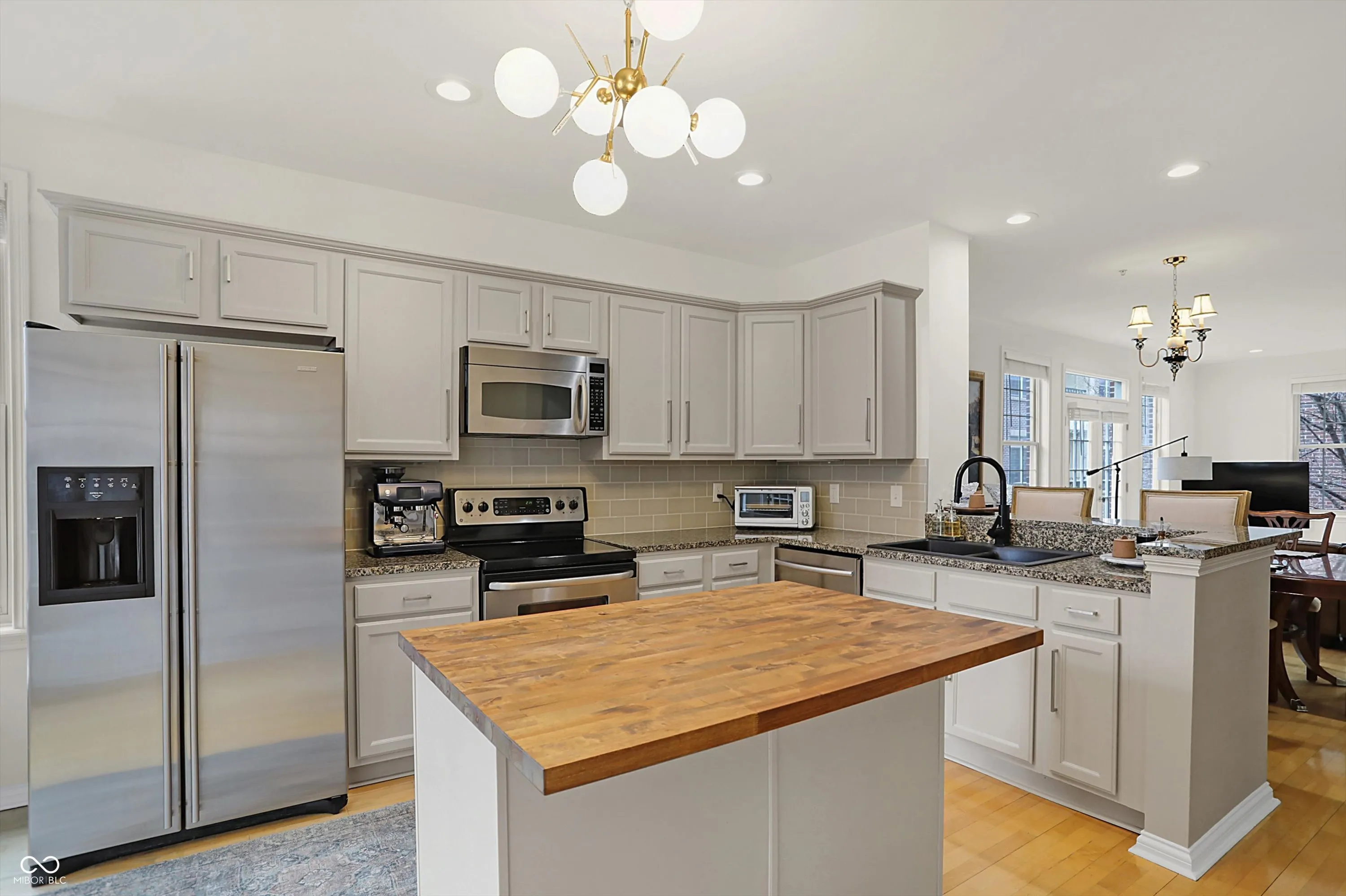 Indianapolis, Indiana 46204, United States, 2 Bedrooms Bedrooms, ,3 BathroomsBathrooms,Residential,Active,92230