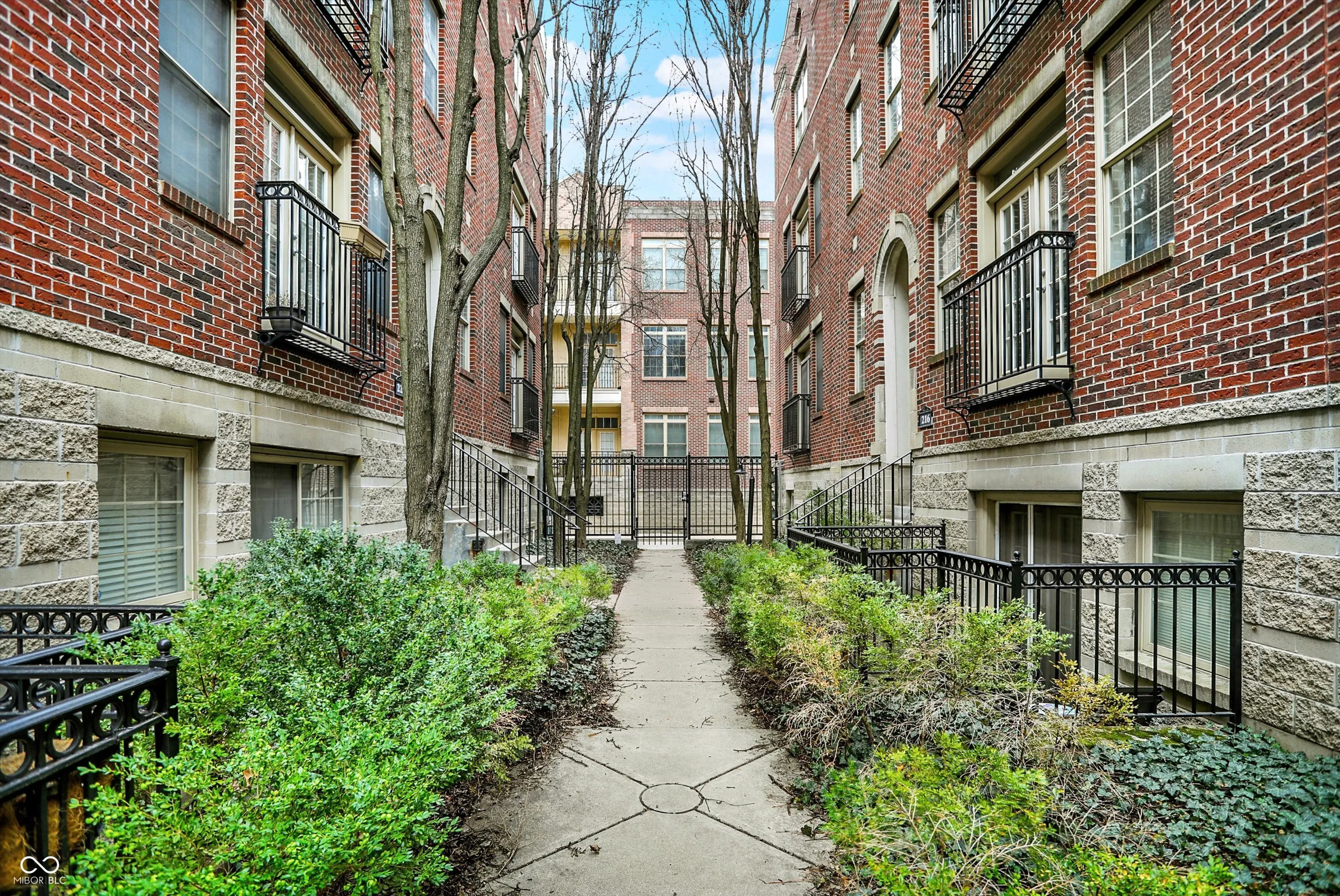 Indianapolis, Indiana 46204, United States, 2 Bedrooms Bedrooms, ,3 BathroomsBathrooms,Residential,Active,92230