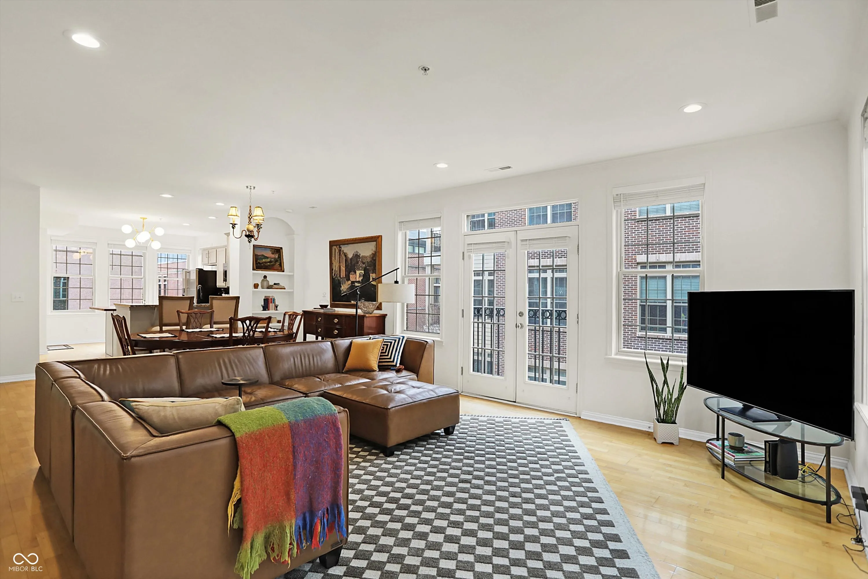 Indianapolis, Indiana 46204, United States, 2 Bedrooms Bedrooms, ,3 BathroomsBathrooms,Residential,Active,92230