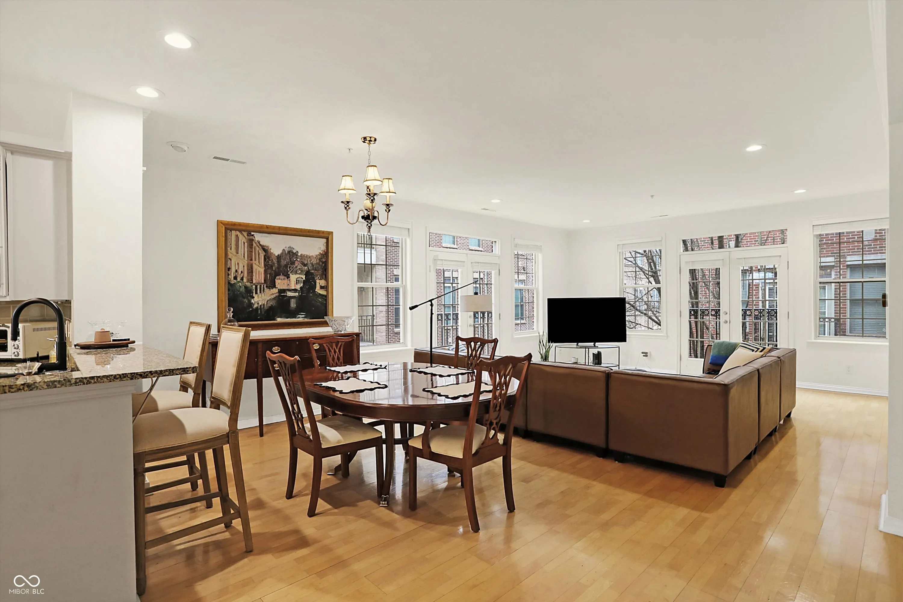 Indianapolis, Indiana 46204, United States, 2 Bedrooms Bedrooms, ,3 BathroomsBathrooms,Residential,Active,92230