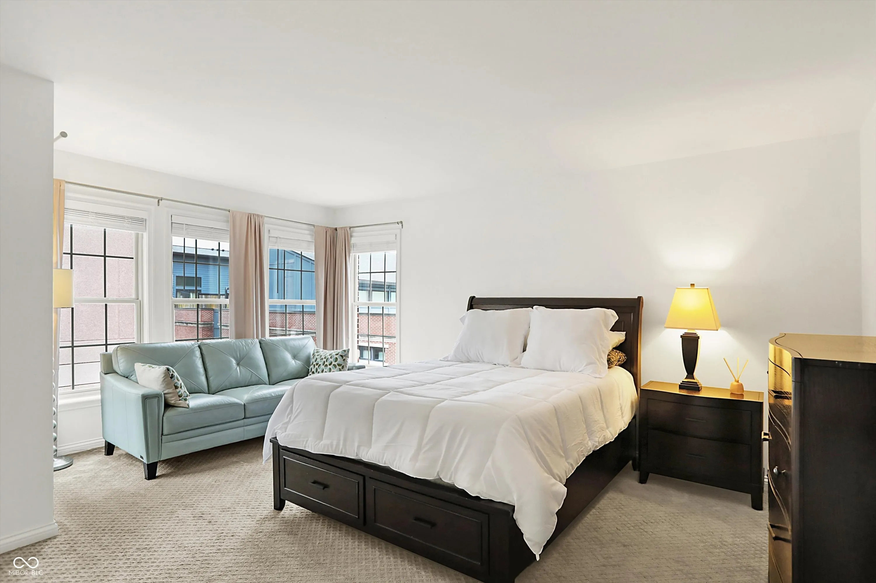 Indianapolis, Indiana 46204, United States, 2 Bedrooms Bedrooms, ,3 BathroomsBathrooms,Residential,Active,92230