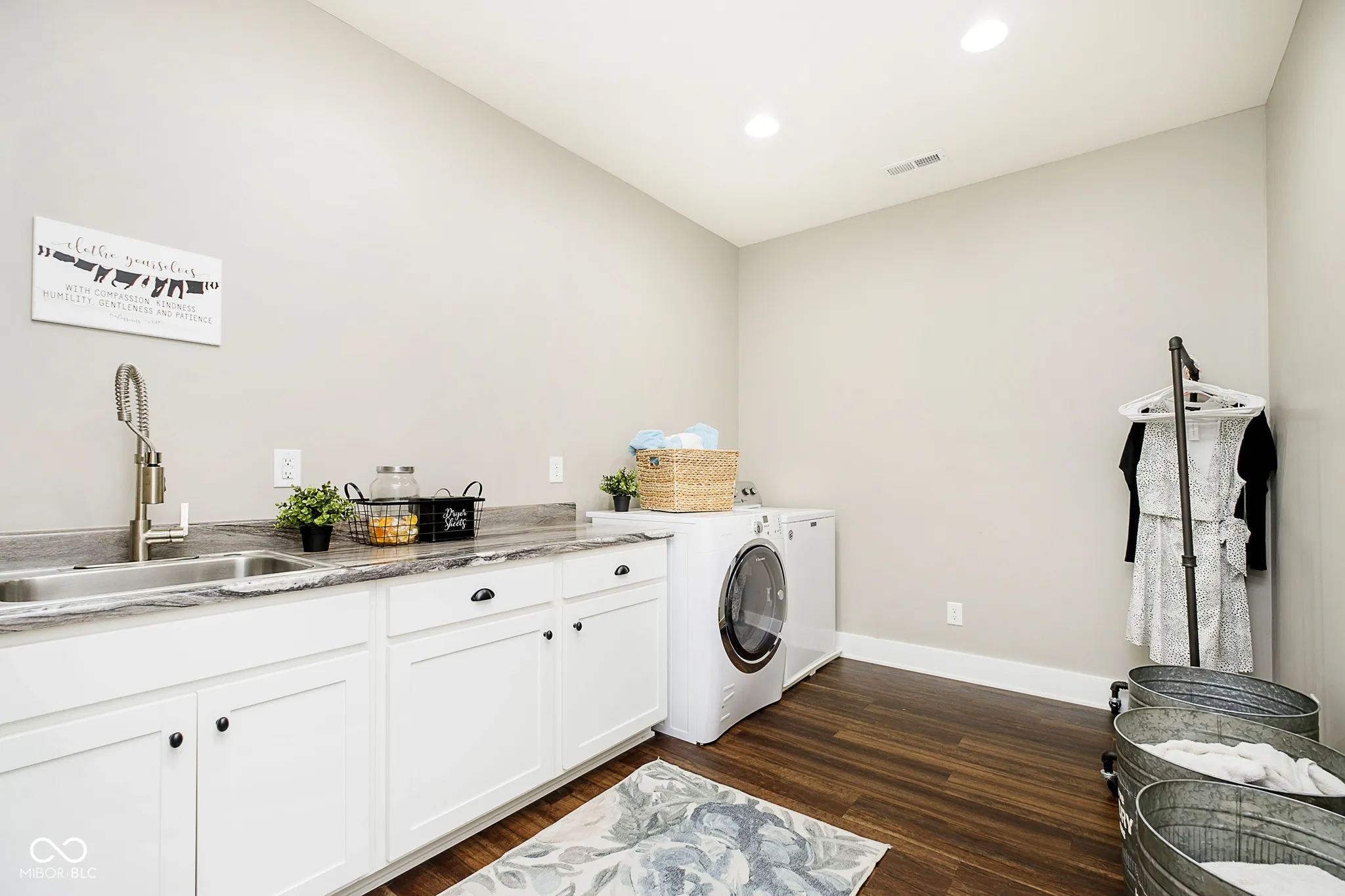 Pendleton, Indiana 46064, United States, 5 Bedrooms Bedrooms, ,5 BathroomsBathrooms,Residential,Pending,88627