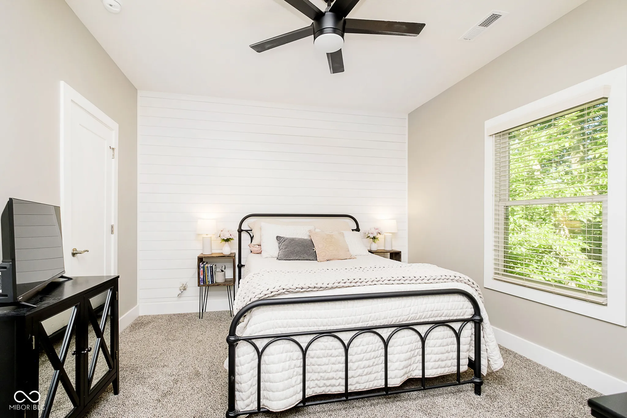 Pendleton, Indiana 46064, United States, 5 Bedrooms Bedrooms, ,5 BathroomsBathrooms,Residential,Pending,88627