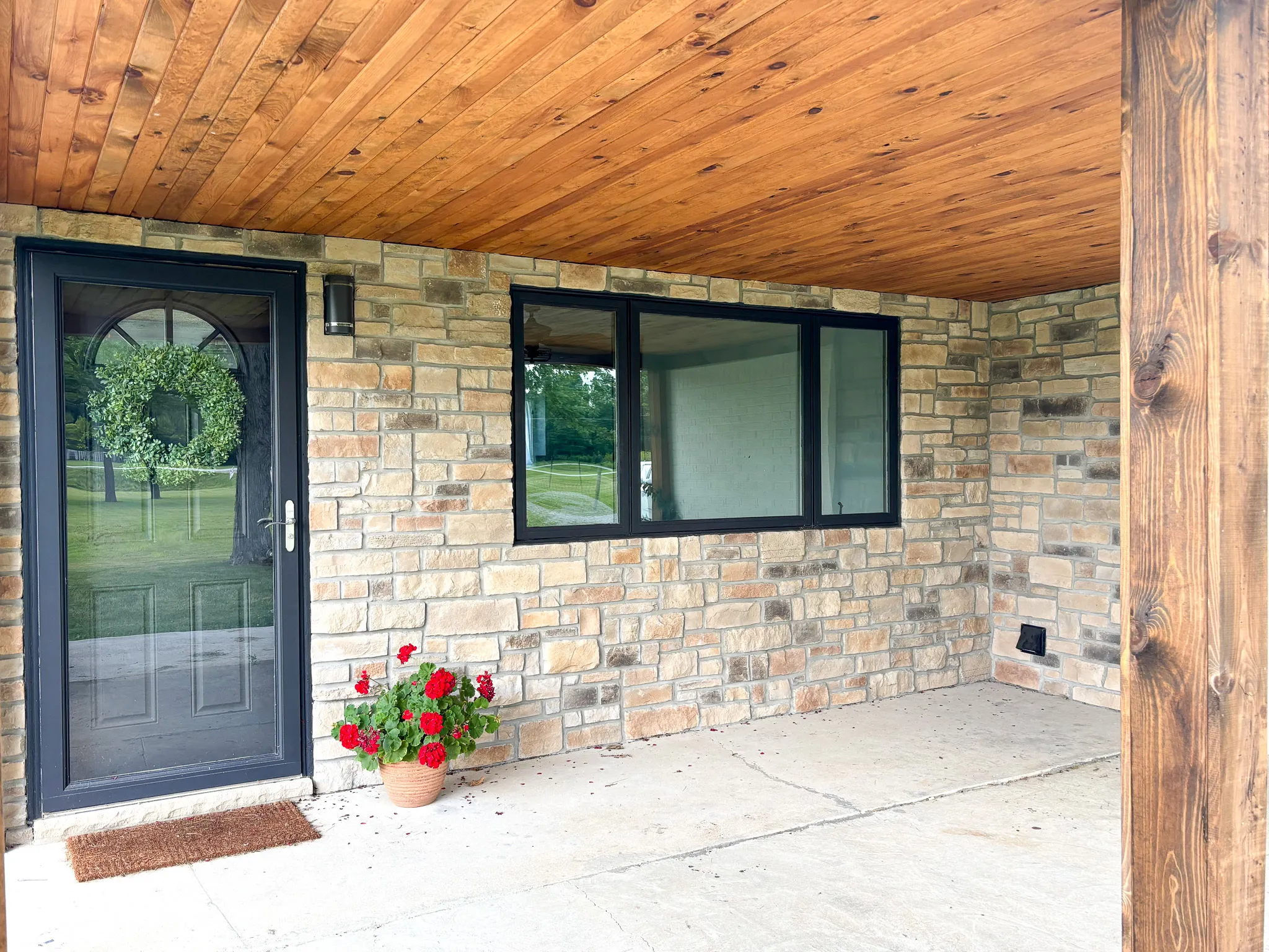 Hope, Indiana 47246, United States, 3 Bedrooms Bedrooms, ,2 BathroomsBathrooms,Residential,Active,161938