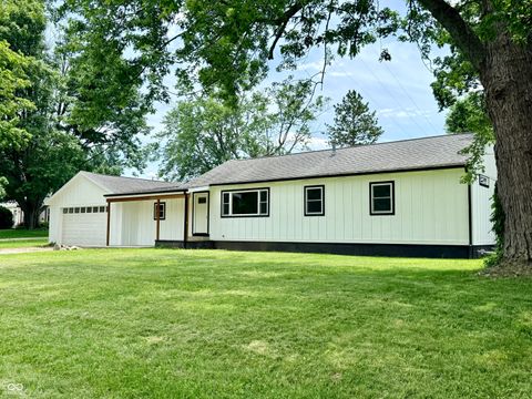 Photo of 1595 W Us Highway 136, Crawfordsville, IN 47933 (MLS # 22109947)