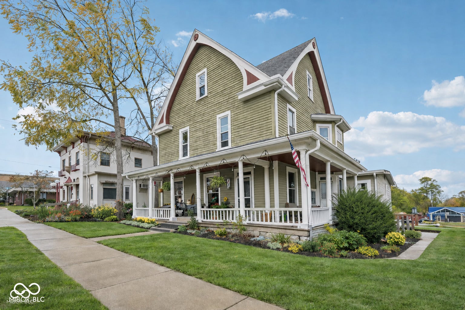 305 E Washington