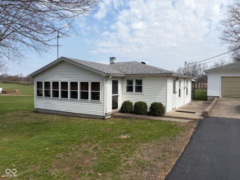 Photo of 368 S County Road 325 W, New Castle, IN 47362 (MLS # 22092174)