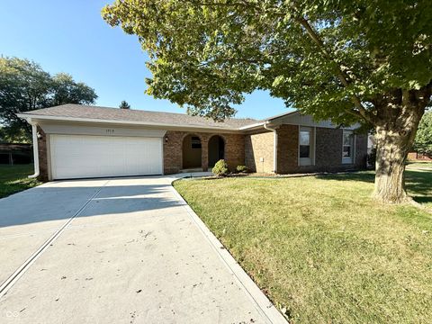 Photo of 1713 Sycamore Drive, Plainfield, IN 46168 (MLS # 22053506)