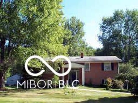 Photo of 3035 W 79th Street, Indianapolis, IN 46268 (MLS # 22108277)