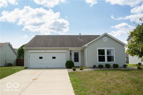 Photo of 784 Streamside Drive, Greenfield, IN 46140 (MLS # 22074350)