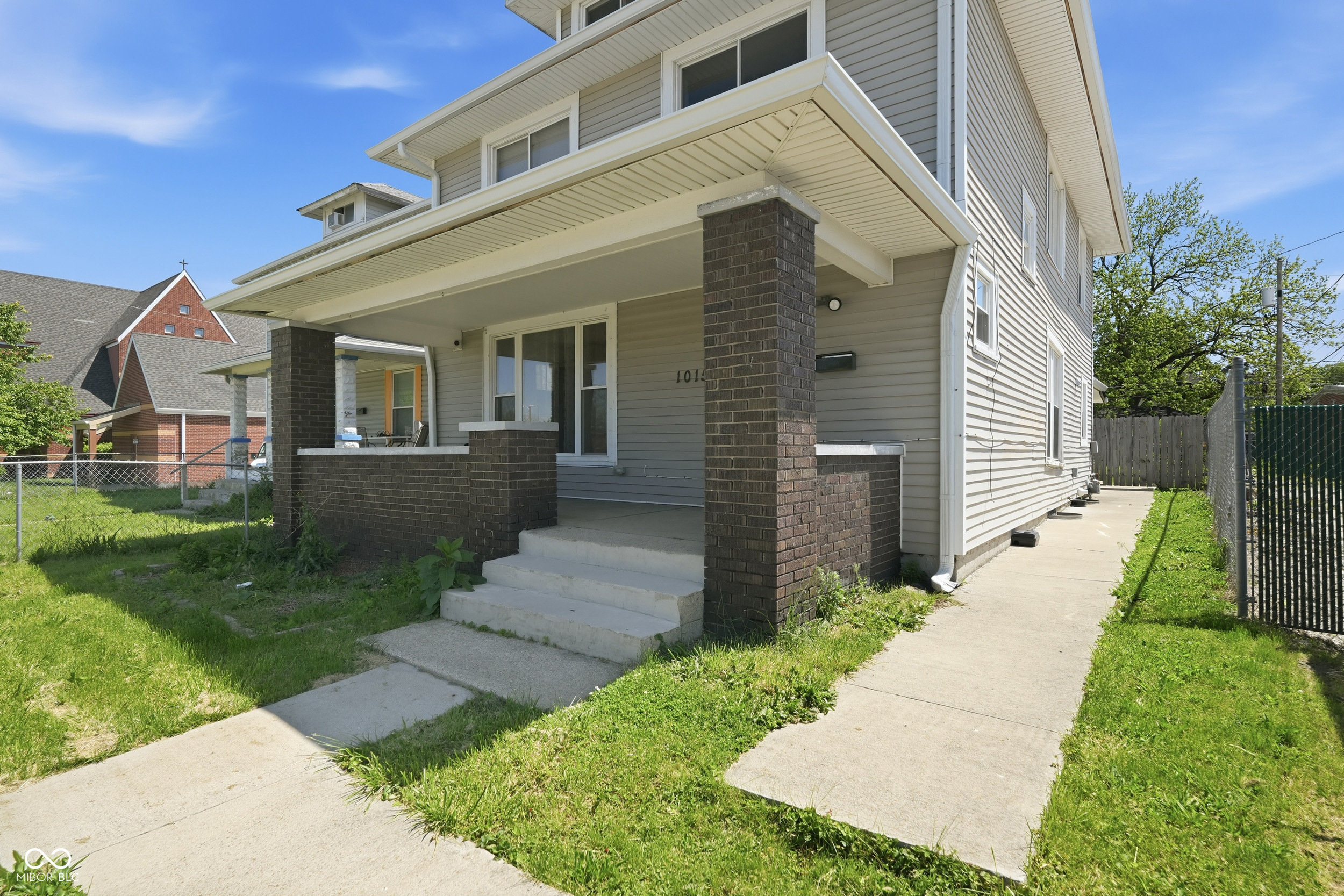 1015 N Oxford Street