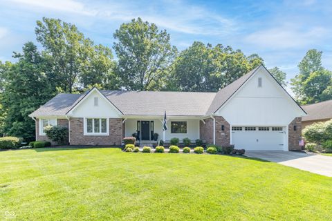 Photo of 8429 Catamaran Drive, Indianapolis, IN 46236 (MLS # 22044337)