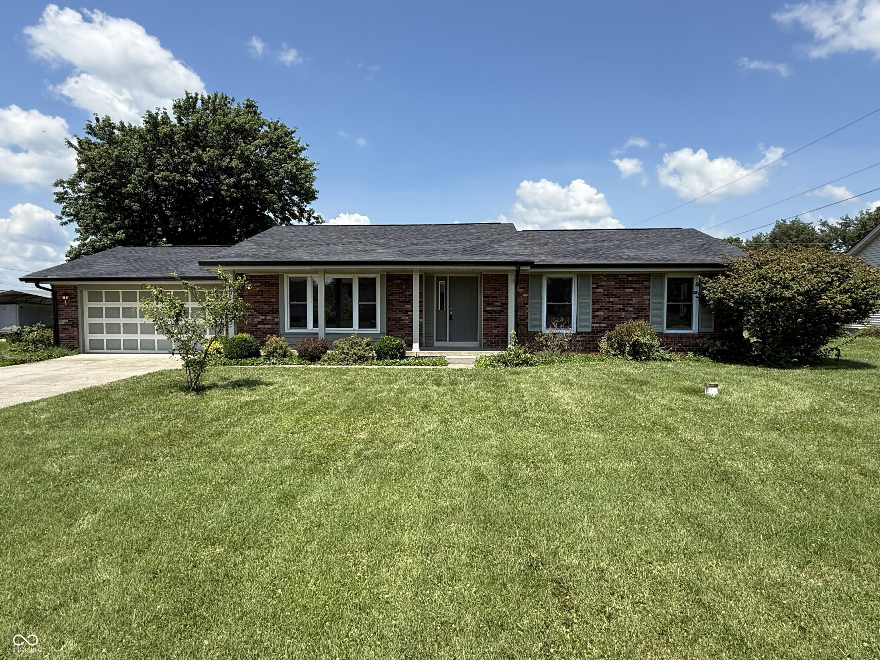 Photo 1 of 19 — 12144 E Oxford Drive, Columbus, IN 47203