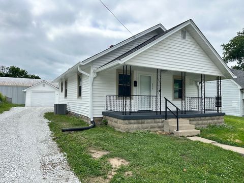 Photo of 316 N College Avenue, Greencastle, IN 46135 (MLS # 22104043)