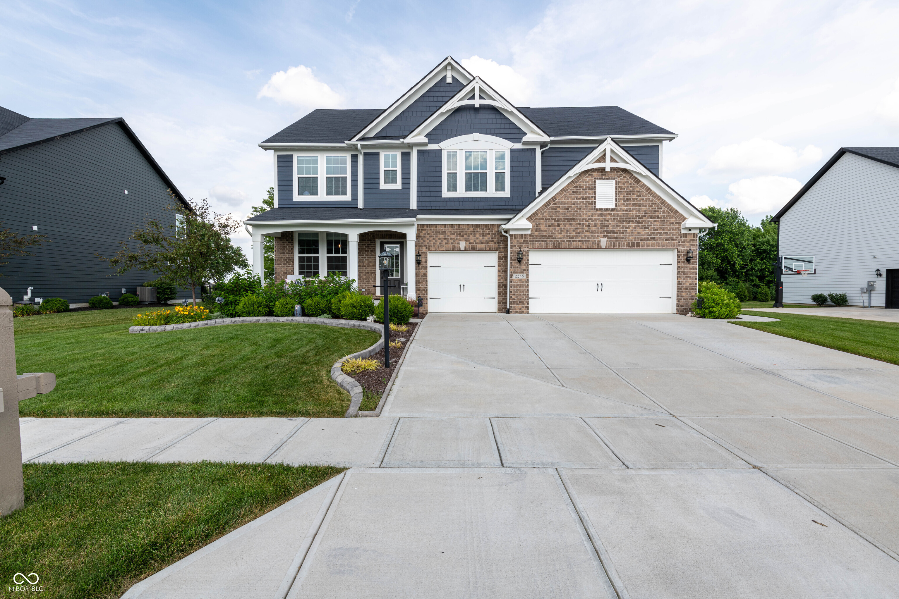 2245 Meadow Creek