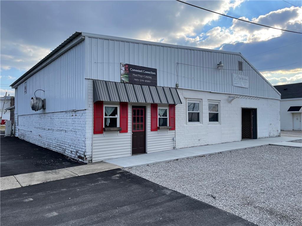 5 E Railroad Street