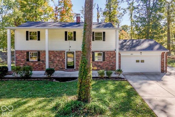 821 MERRY LN, GREENWOOD, IN 46142 - Image ef345b62cb0e9b2c0e30f78bc5b7b6df/2859391300