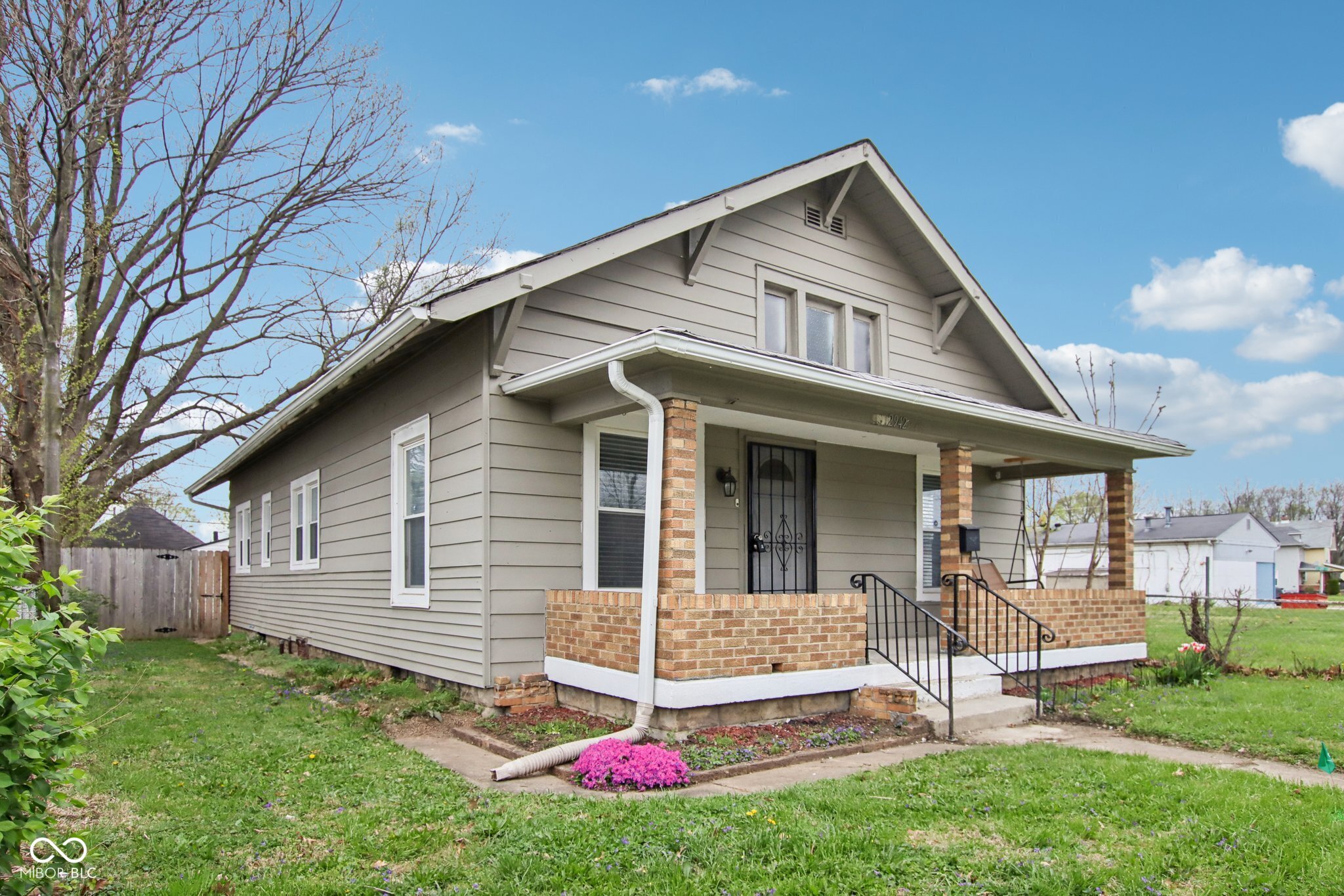 2942 Mac Pherson Avenue