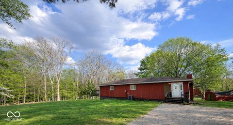 Photo of 2531 W State Road 32, Covington, IN 47932 (MLS # 22096159)