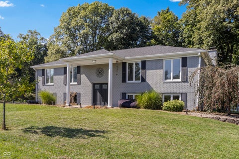 Photo of 272 Canterbury Drive, Avon, IN 46123 (MLS # 22122766)