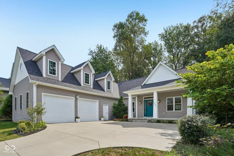 Photo of 5600 Treeline Drive, Columbus, IN 47201 (MLS # 22126455)