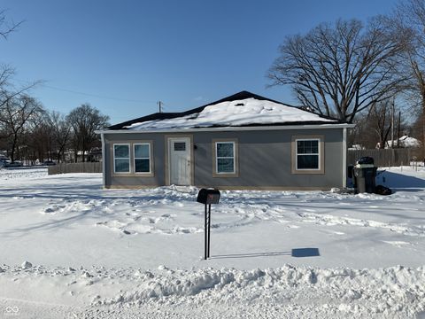 Photo of 3810 Wallace Avenue, Indianapolis, IN 46226 (MLS # 22082355)