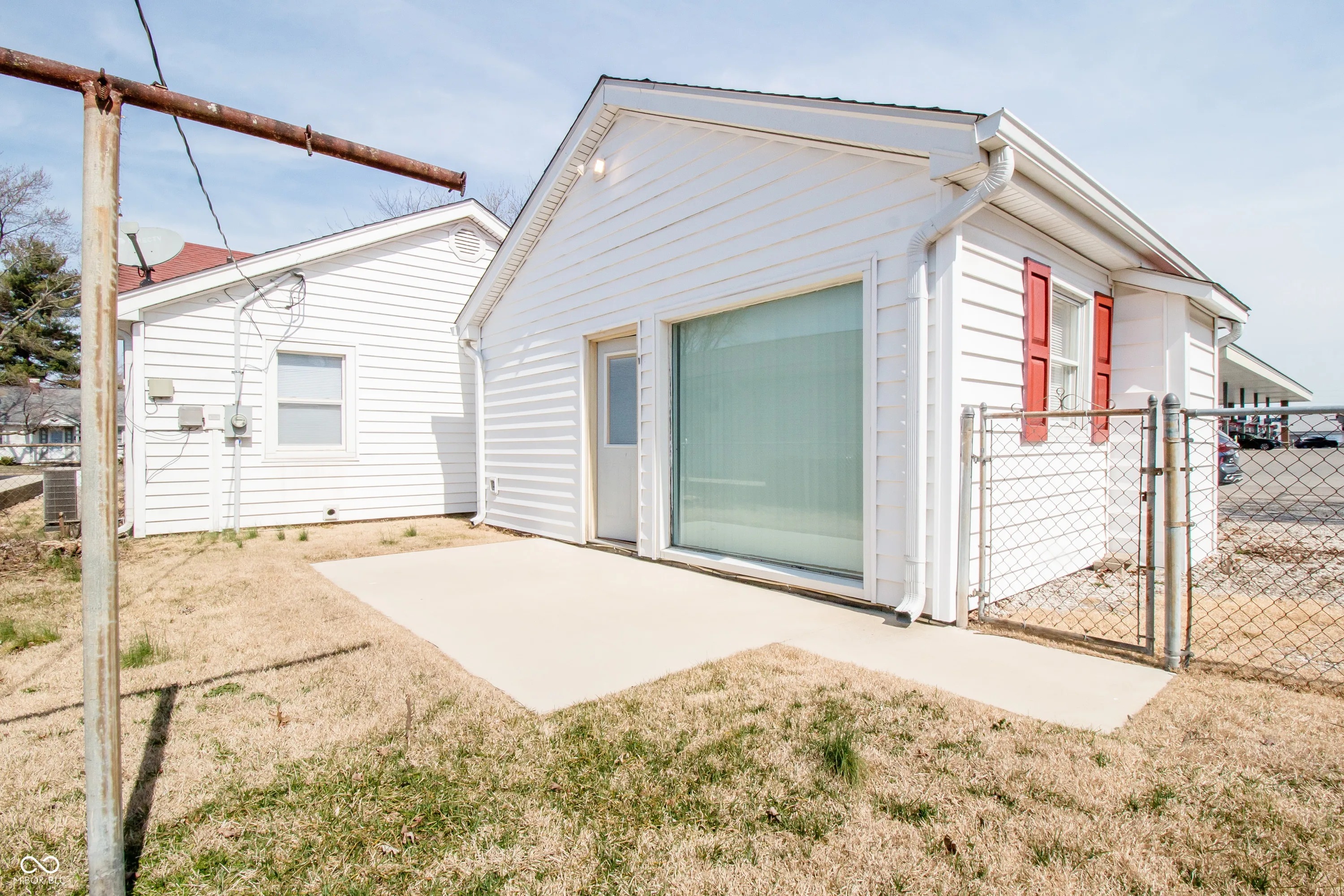 Columbus, Indiana 47201, United States, 2 Bedrooms Bedrooms, ,1 BathroomBathrooms,Residential,Pending,87761