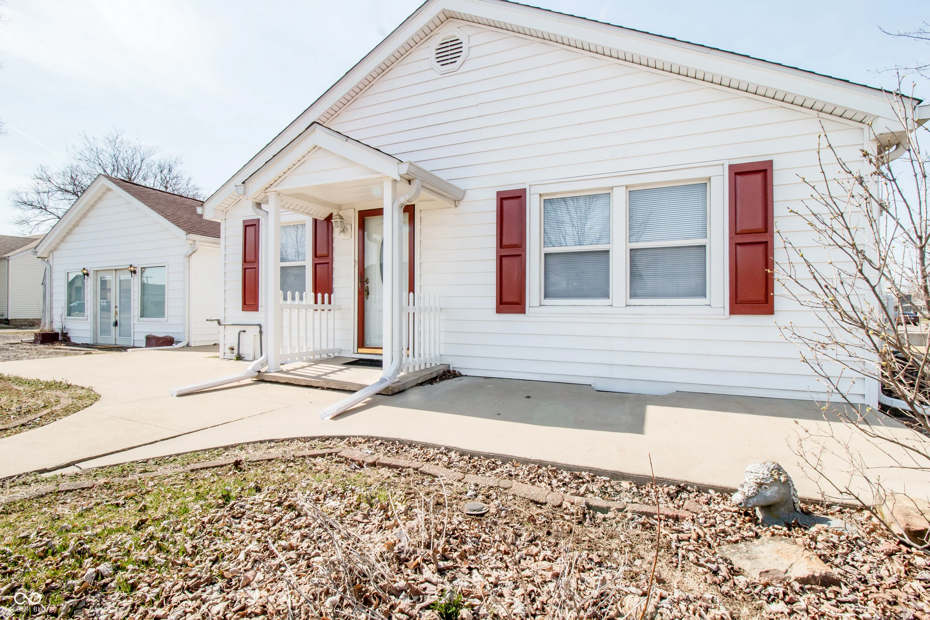 Columbus, Indiana 47201, United States, 2 Bedrooms Bedrooms, ,1 BathroomBathrooms,Residential,Pending,87761