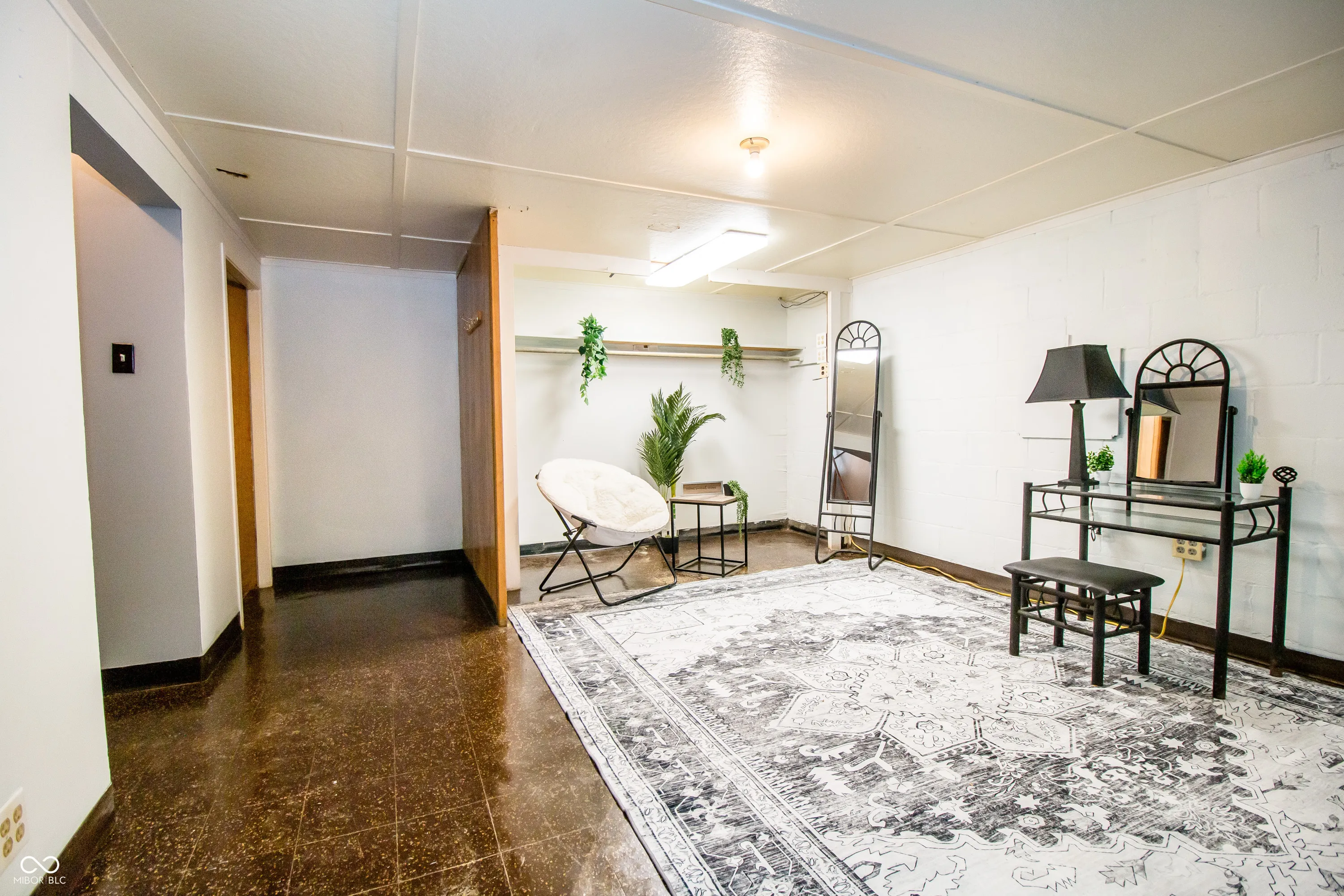 Columbus, Indiana 47201, United States, 2 Bedrooms Bedrooms, ,1 BathroomBathrooms,Residential,Pending,87761