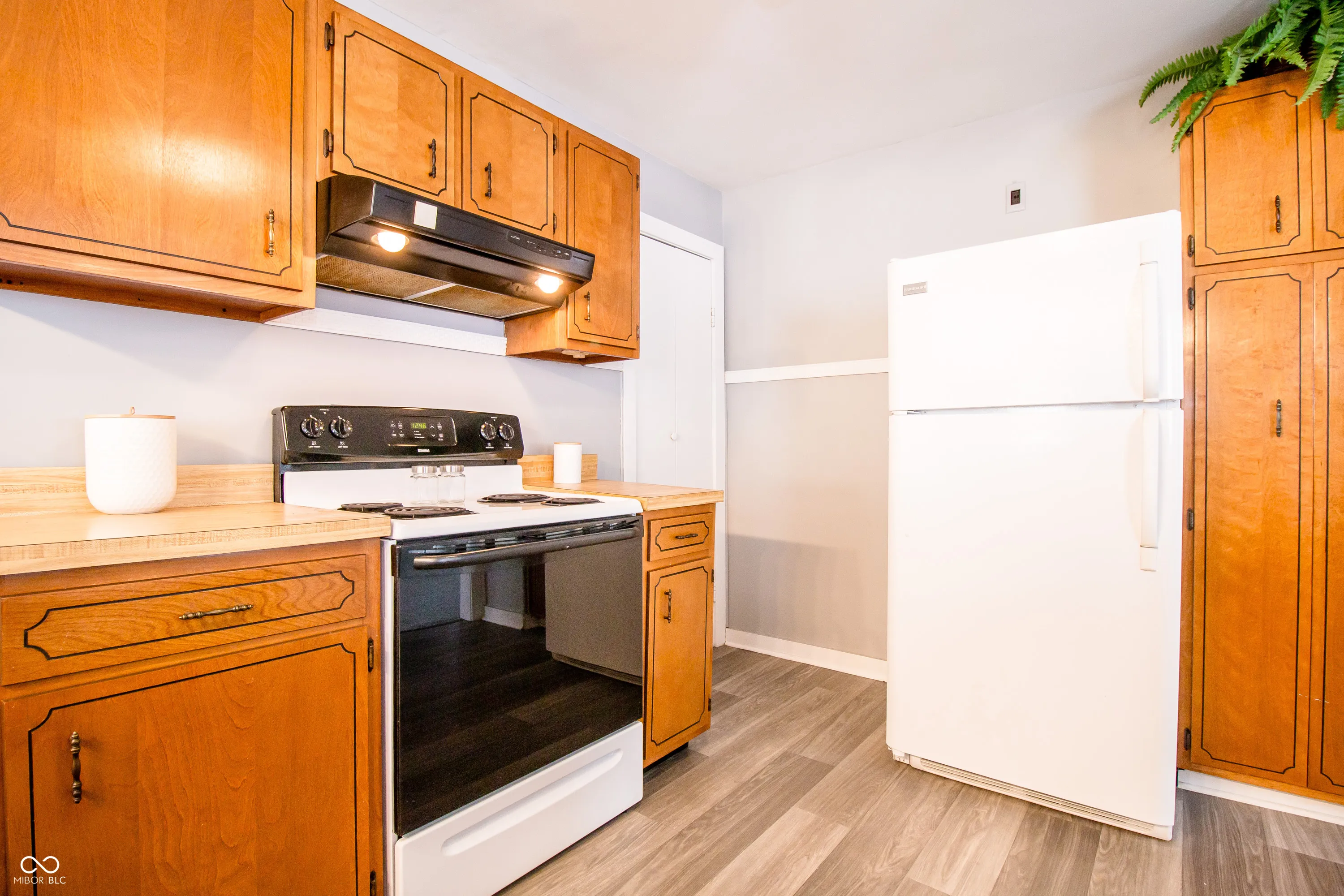 Columbus, Indiana 47201, United States, 2 Bedrooms Bedrooms, ,1 BathroomBathrooms,Residential,Pending,87761