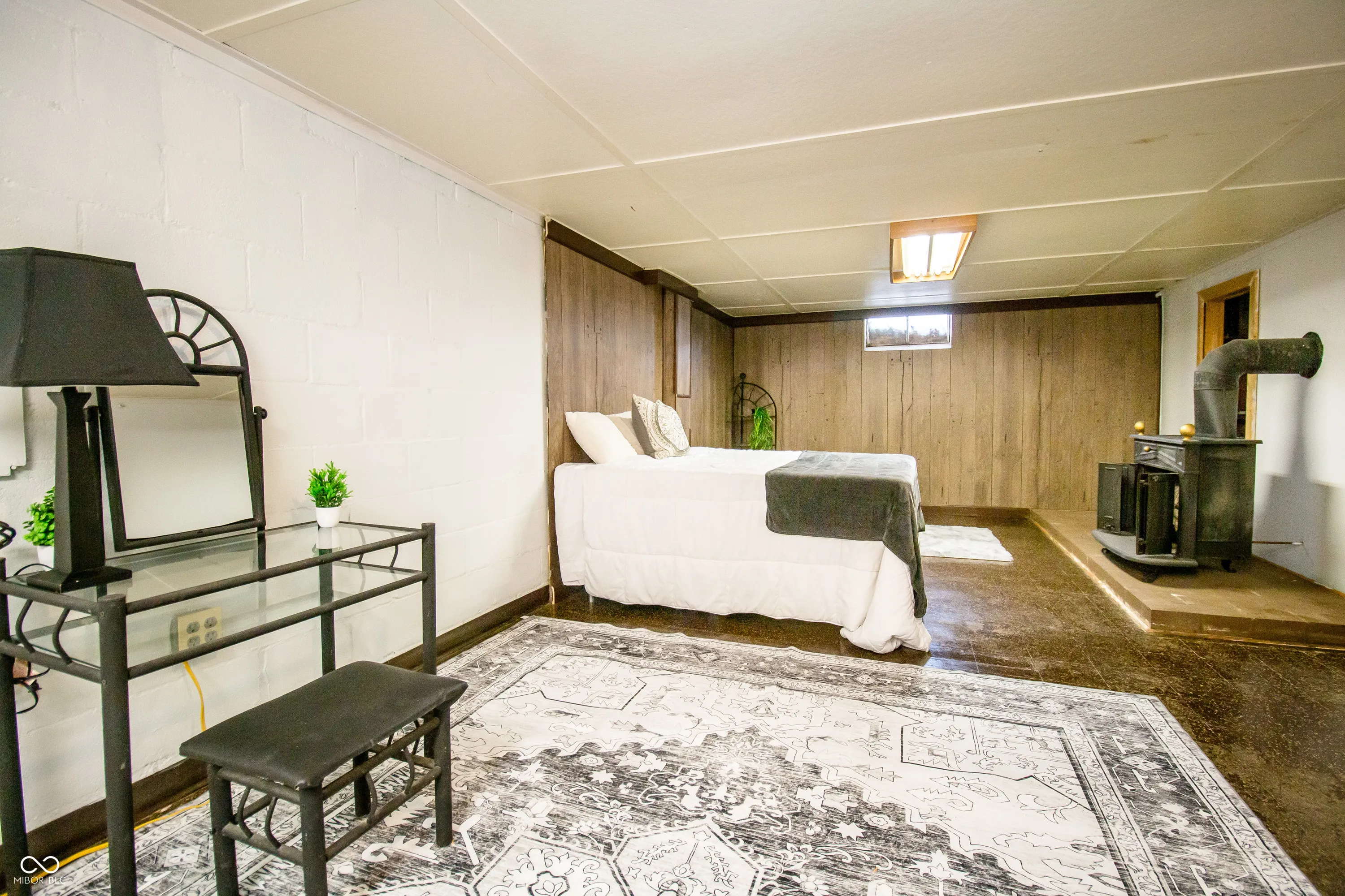 Columbus, Indiana 47201, United States, 2 Bedrooms Bedrooms, ,1 BathroomBathrooms,Residential,Pending,87761