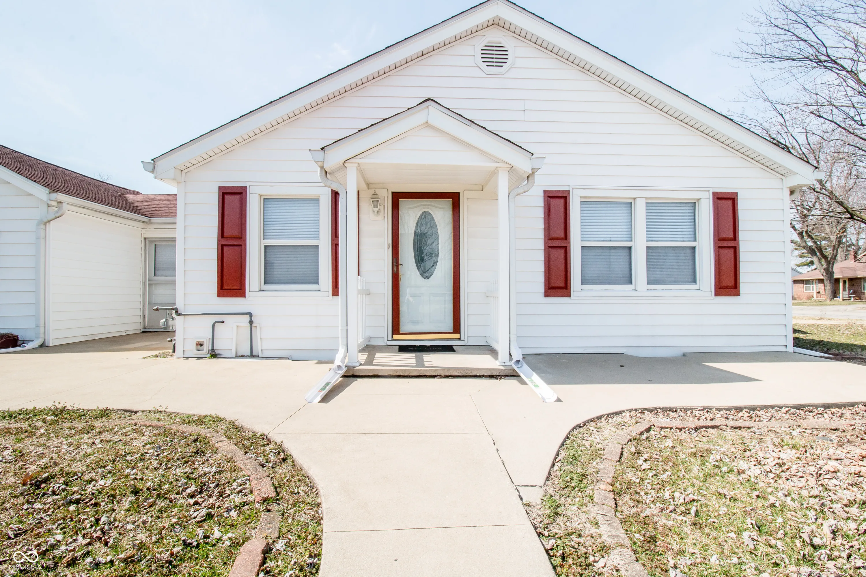 Columbus, Indiana 47201, United States, 2 Bedrooms Bedrooms, ,1 BathroomBathrooms,Residential,Pending,87761