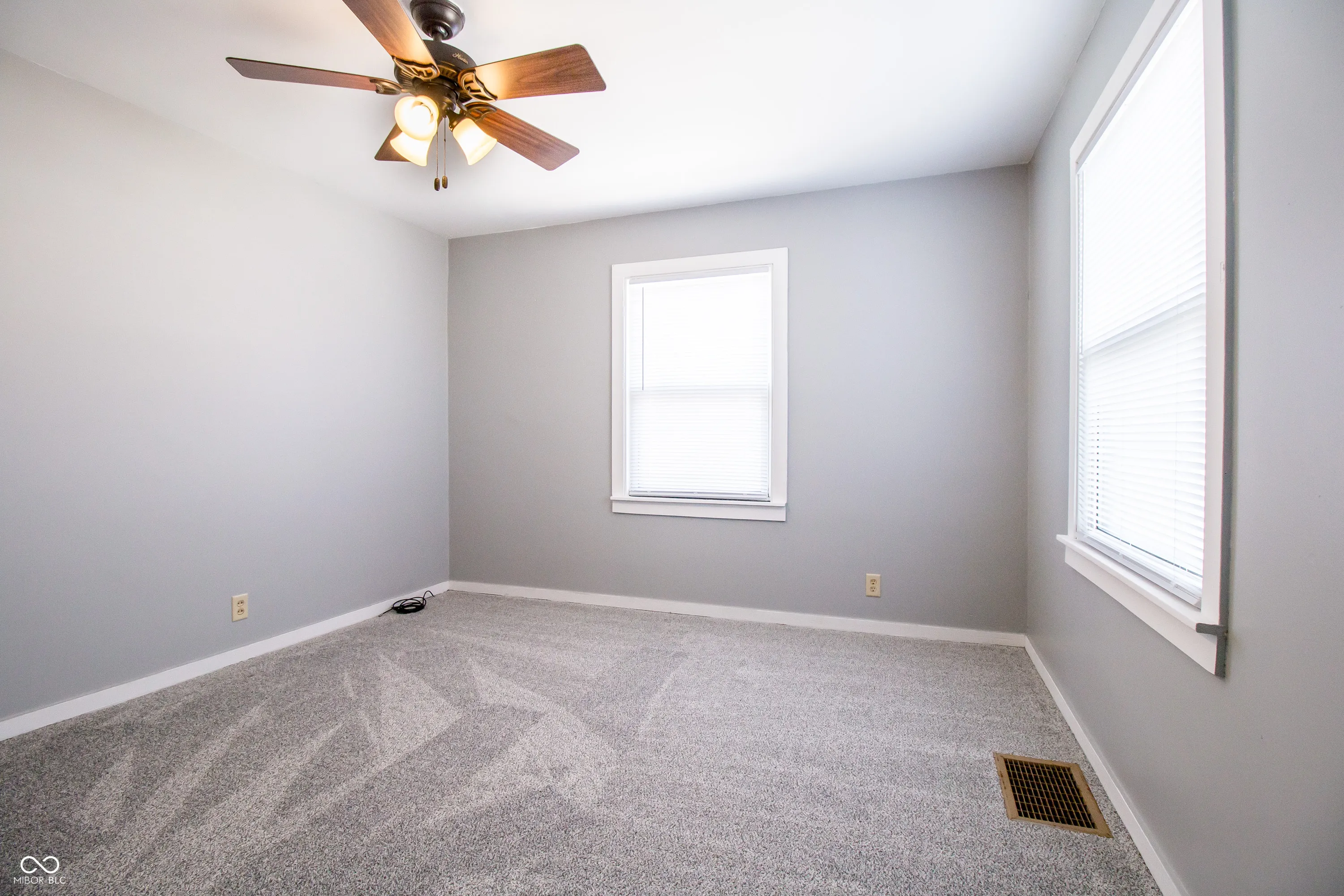 Columbus, Indiana 47201, United States, 2 Bedrooms Bedrooms, ,1 BathroomBathrooms,Residential,Pending,87761