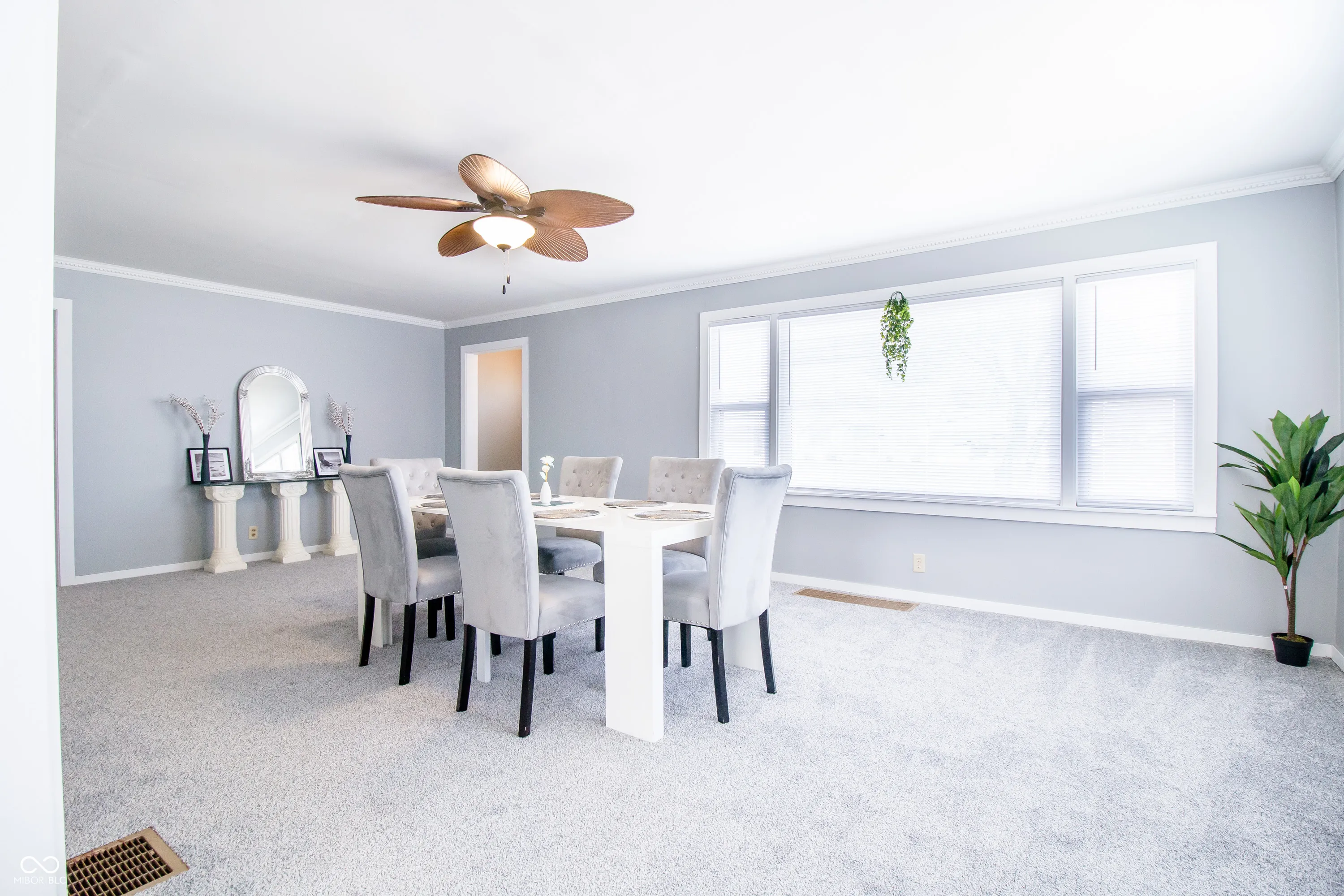 Columbus, Indiana 47201, United States, 2 Bedrooms Bedrooms, ,1 BathroomBathrooms,Residential,Pending,87761