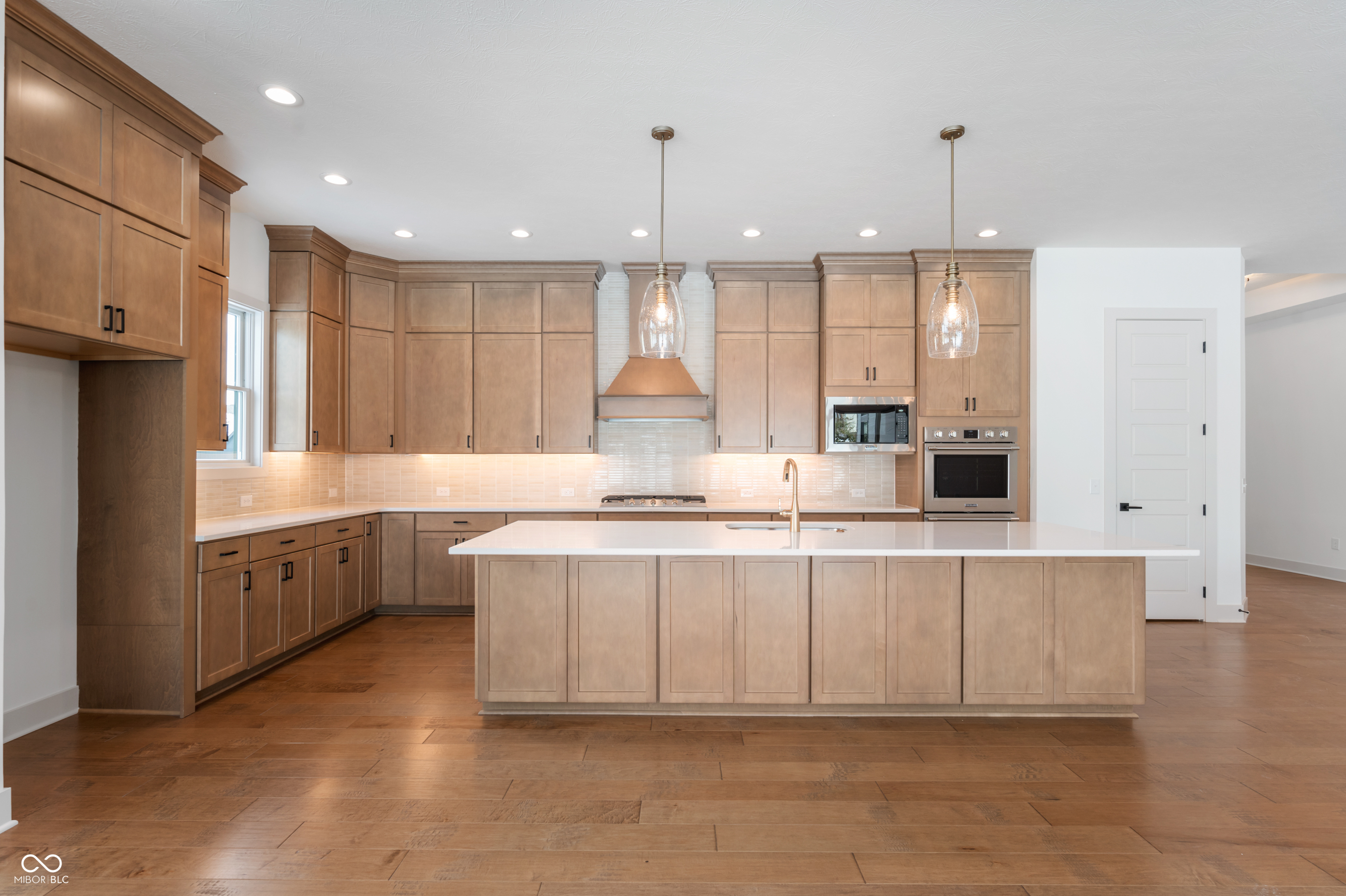 19832 Chatsworth Boulevard