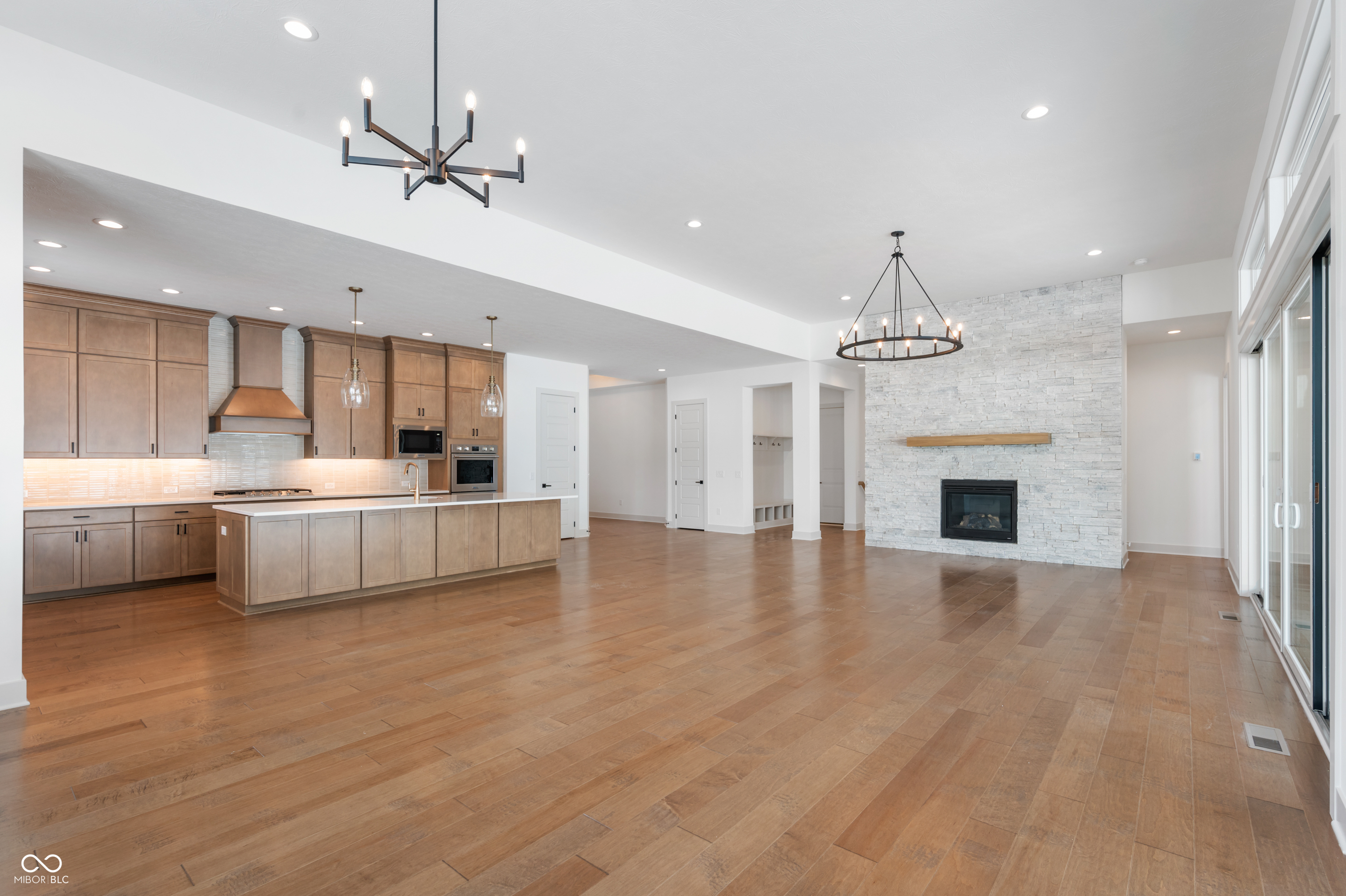 19832 Chatsworth Boulevard