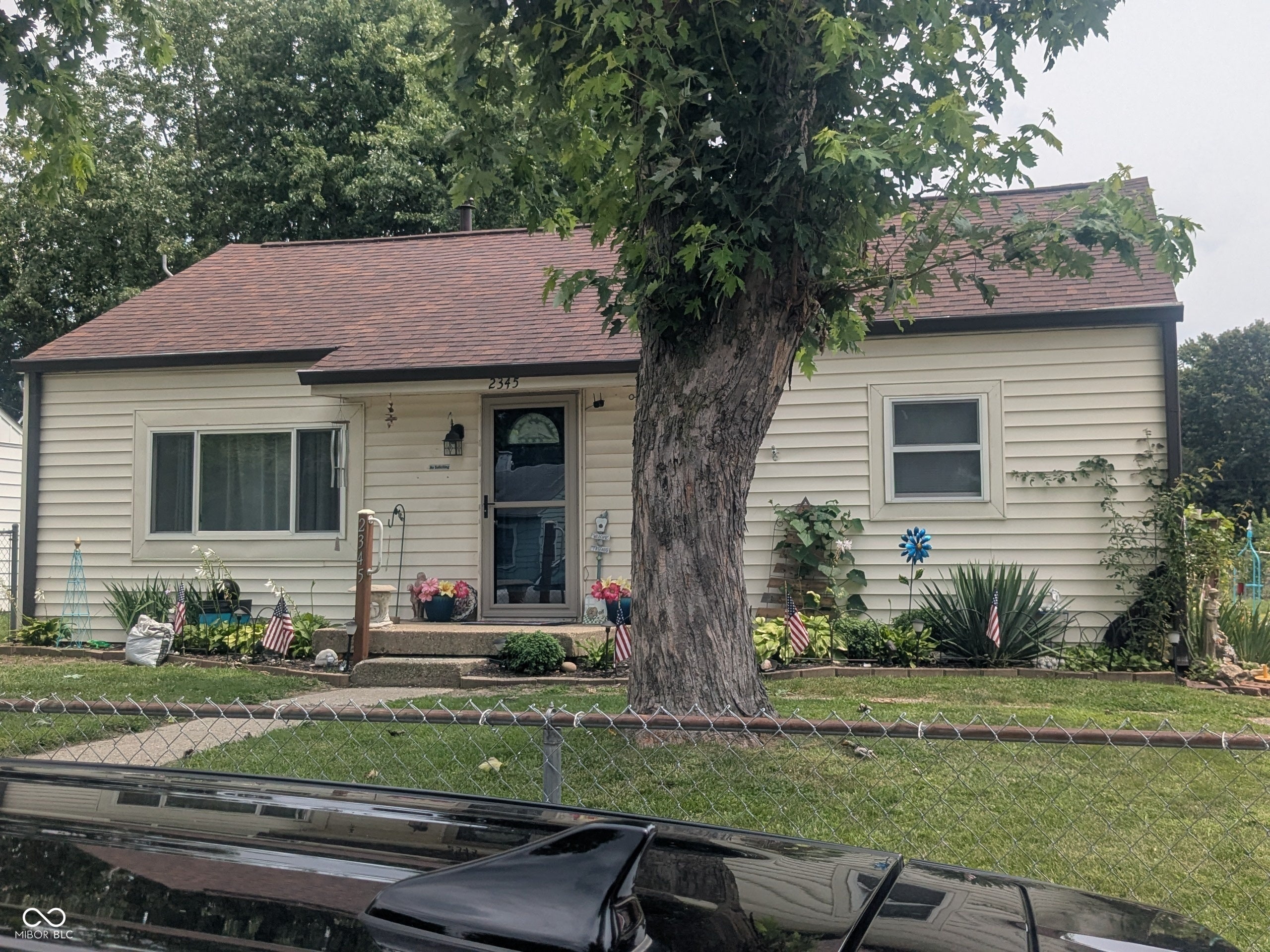 2345 Saint Peter Street - Photo 2