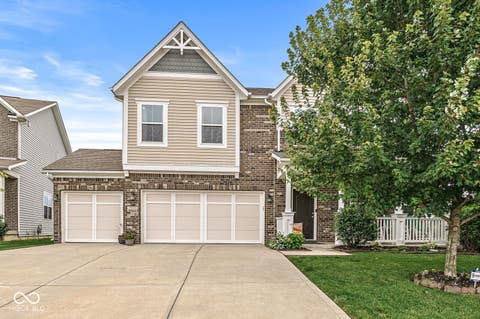 Photo of 7713 Eagle Point CIR, Zionsville, IN 46077 (MLS # 22109655)