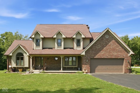 Photo of 2528 E County Road 100 N, Danville, IN 46122 (MLS # 22112379)
