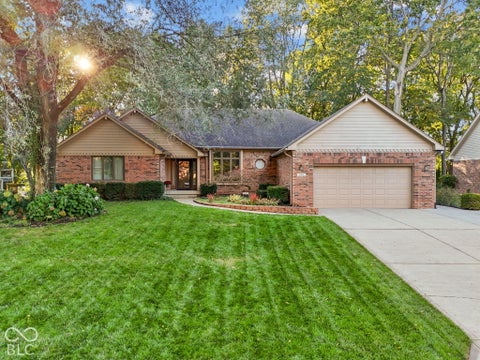 Photo of 948 Silver Creek Way, Greenwood, IN 46142 (MLS # 22130031)