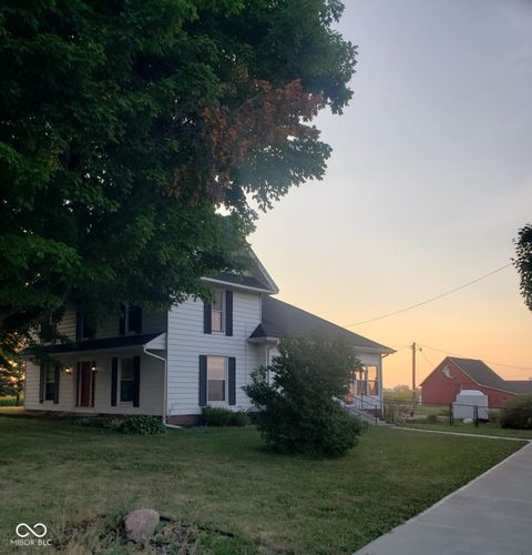 Photo of 5014 N 75 W, Whiteland, IN 46184 (MLS # 22060991)