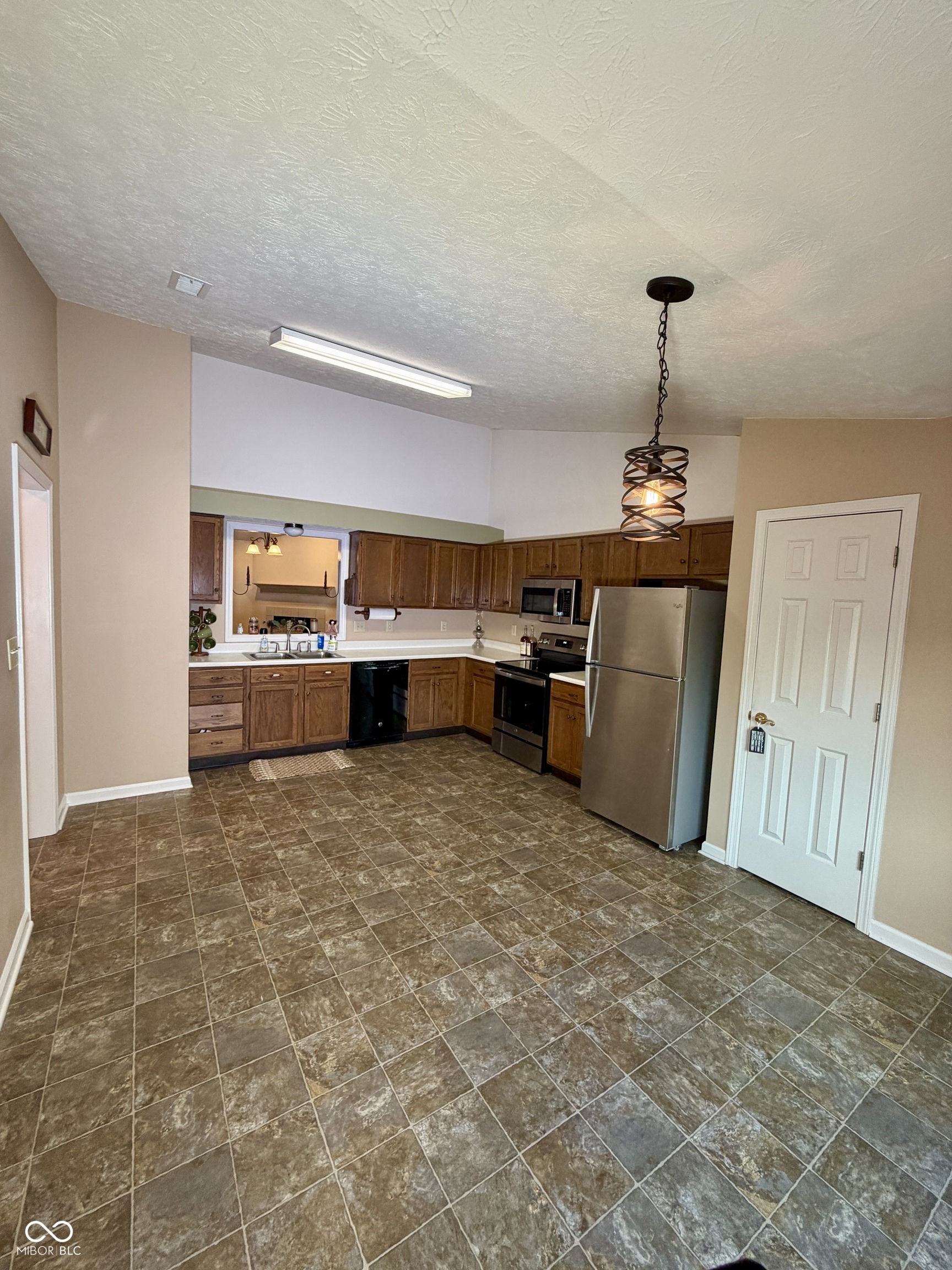 1019 E Killian Drive