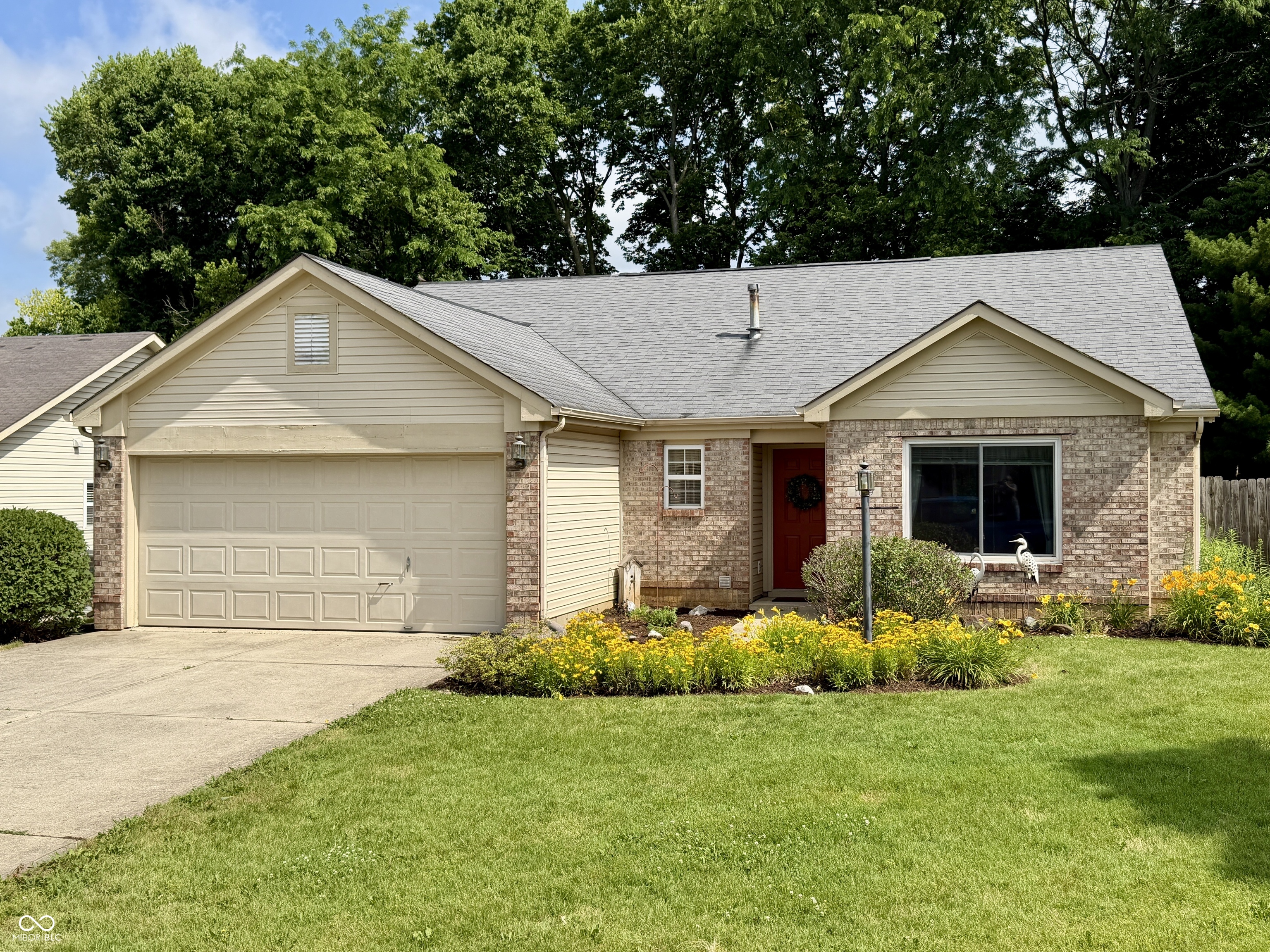 1019 E Killian Drive