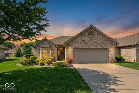 Photo of 5514 Coventry Park Way, Indianapolis, IN 46237 (MLS # 22085318)