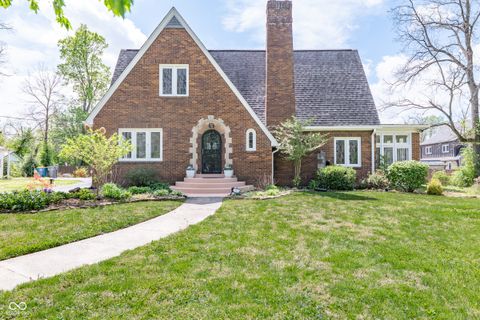 Photo of 2045 Lick Creek Drive, Indianapolis, IN 46203 (MLS # 22095249)
