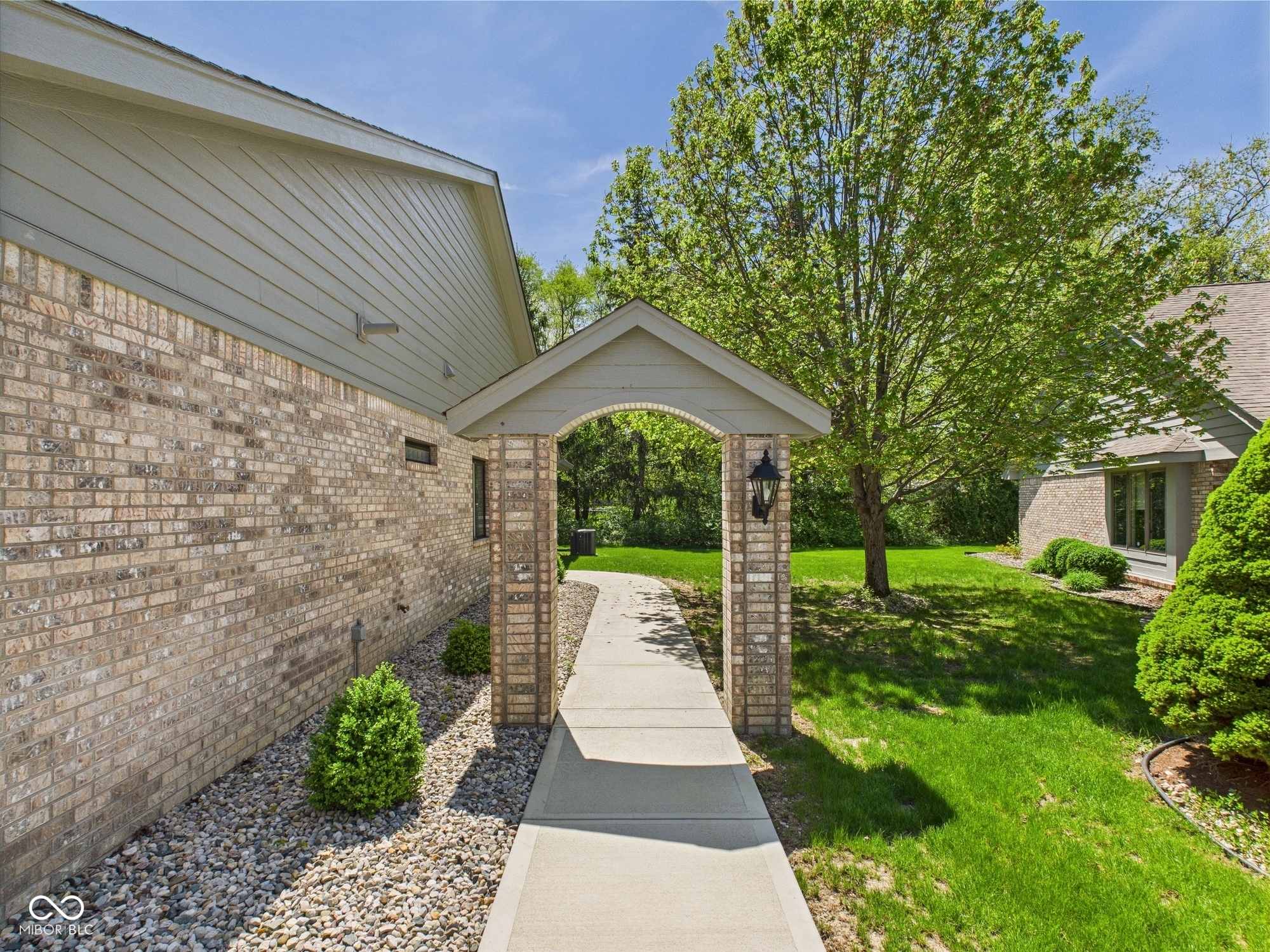 2327 Mimosa Lane