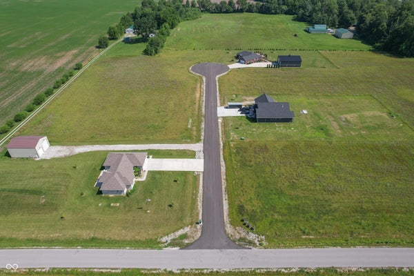 10309 SHAMROCK CT, SEYMOUR, IN 47274 - Image f1cb8e1ae3c512b6bd0e7f723c3a5c2e/403409591